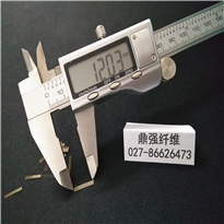 与其他纤维相比,玄武岩纤维在沥青路面的应用中有哪些优势？